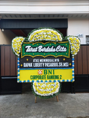 Papan Bunga Duka di Sundamekar